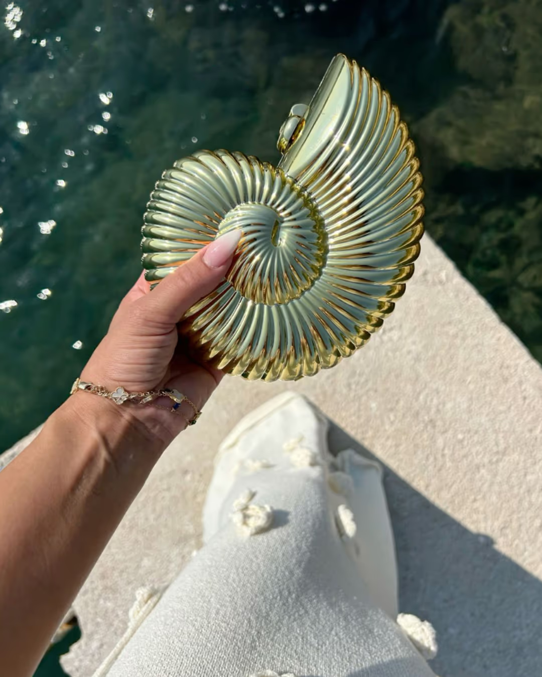 Clutch Ariel Gold Gold — detalle
