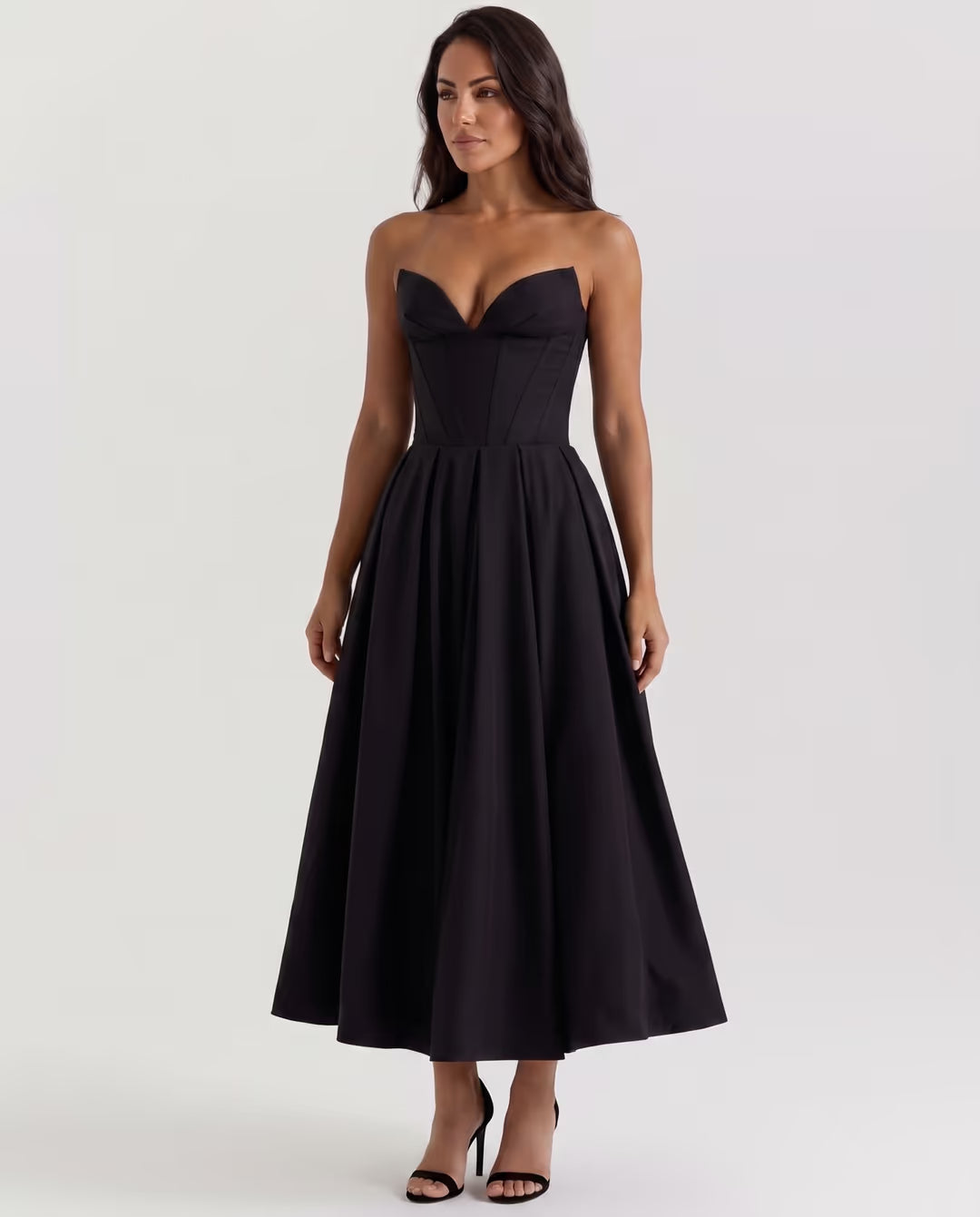 Amalfi Black — pose