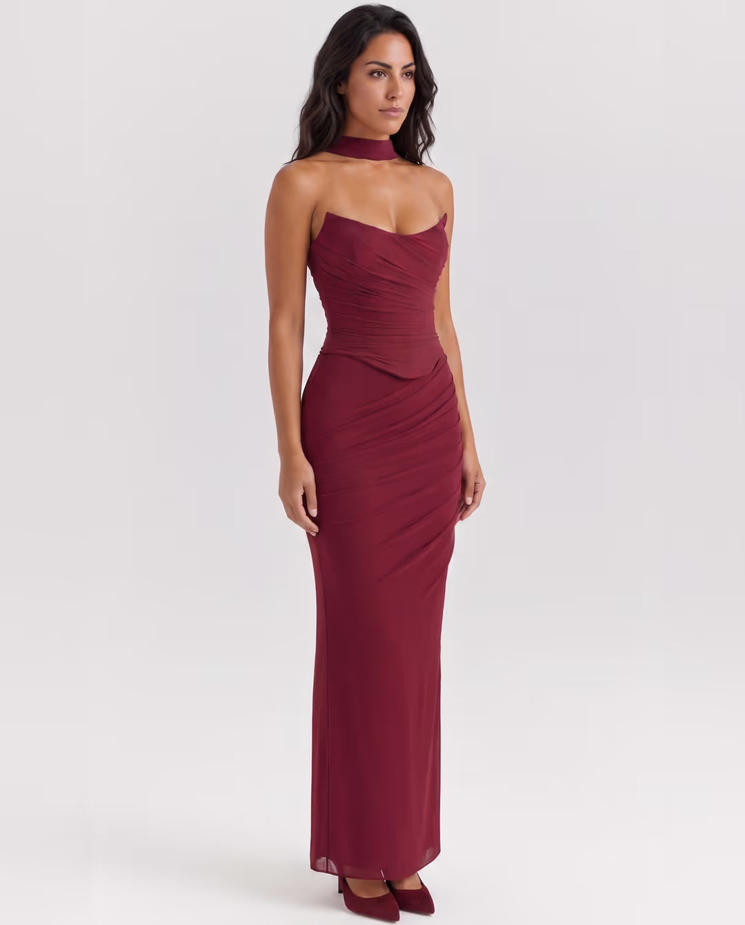 Malu Burgundy — pose