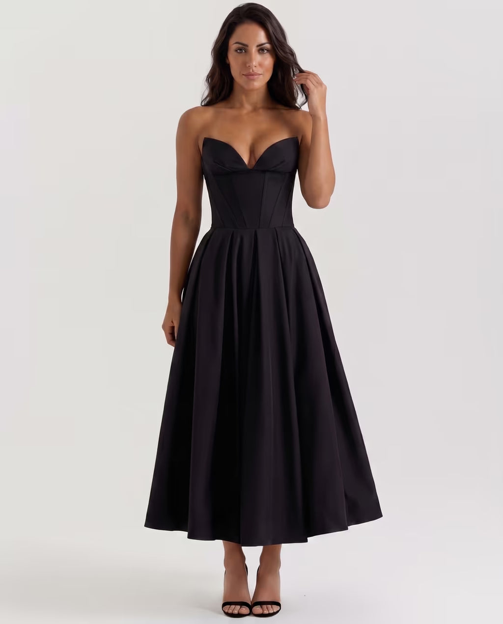 Amalfi Black — pose