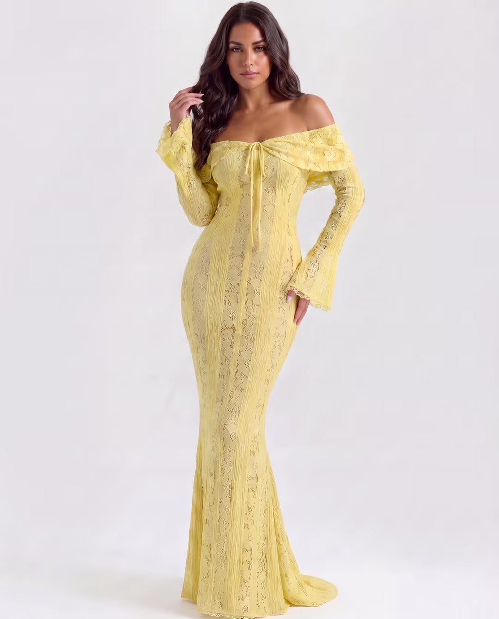 Alessandra Yellow — pose