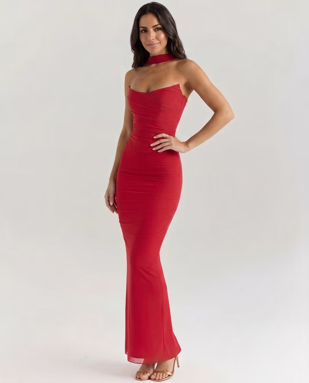 Malu Red — pose