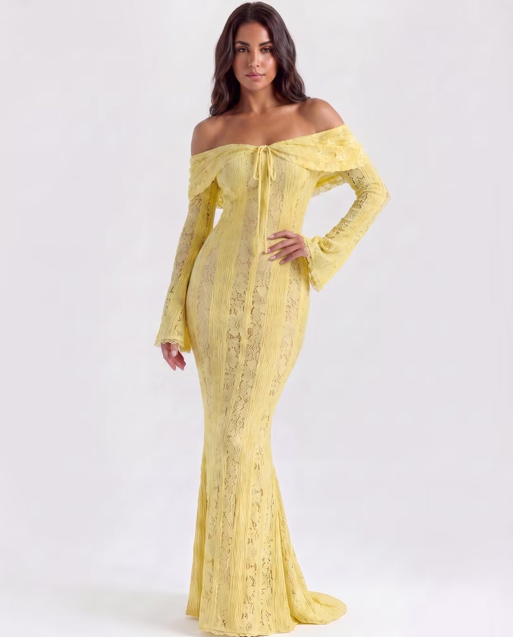 Alessandra Yellow — pose