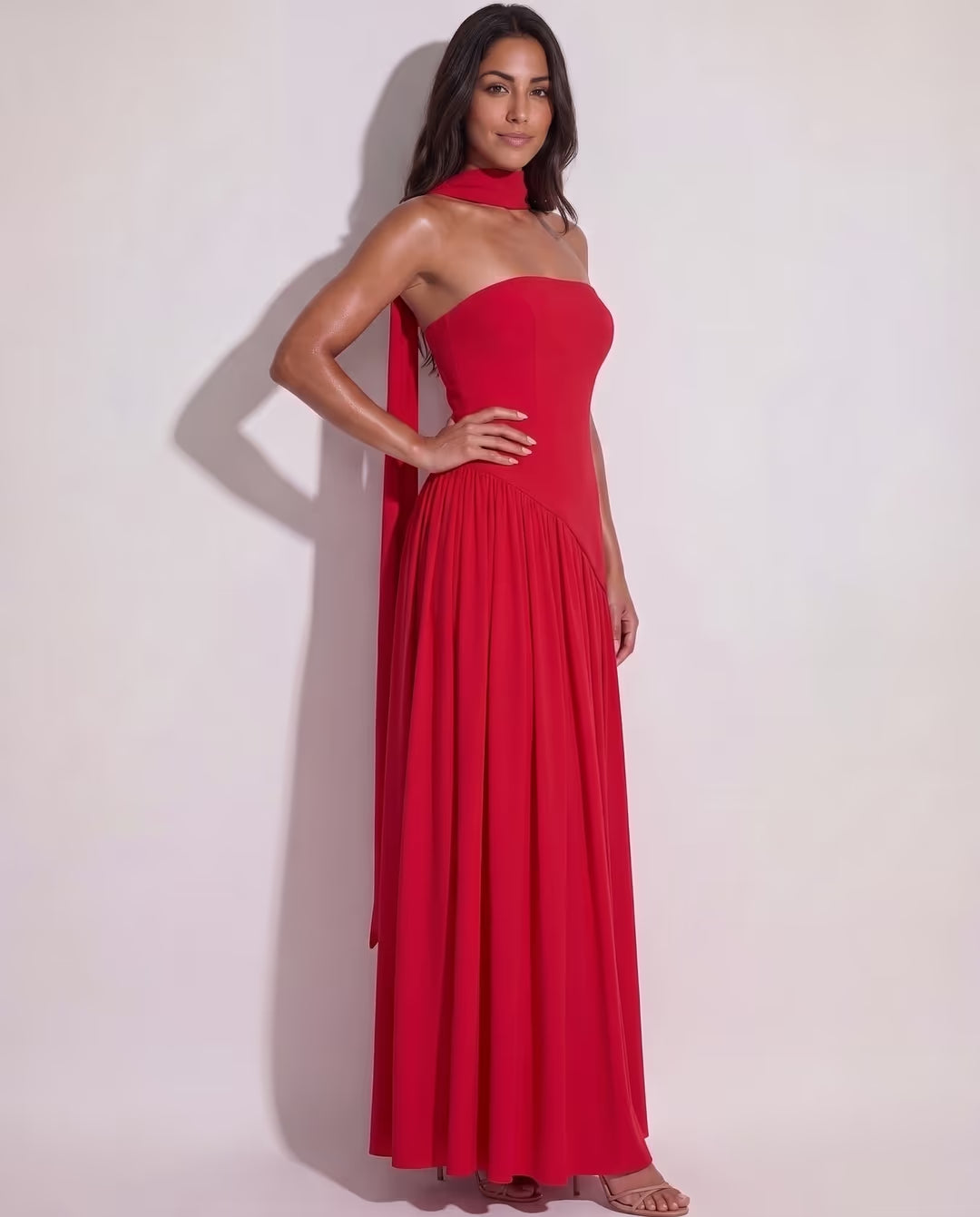 Serena Red — pose
