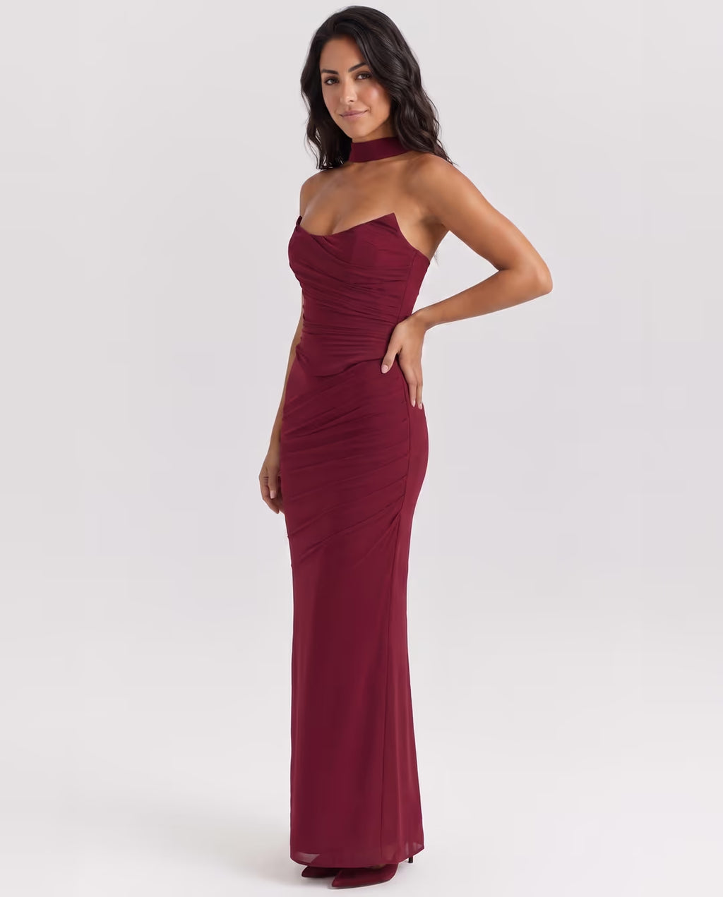 Malu Burgundy — pose