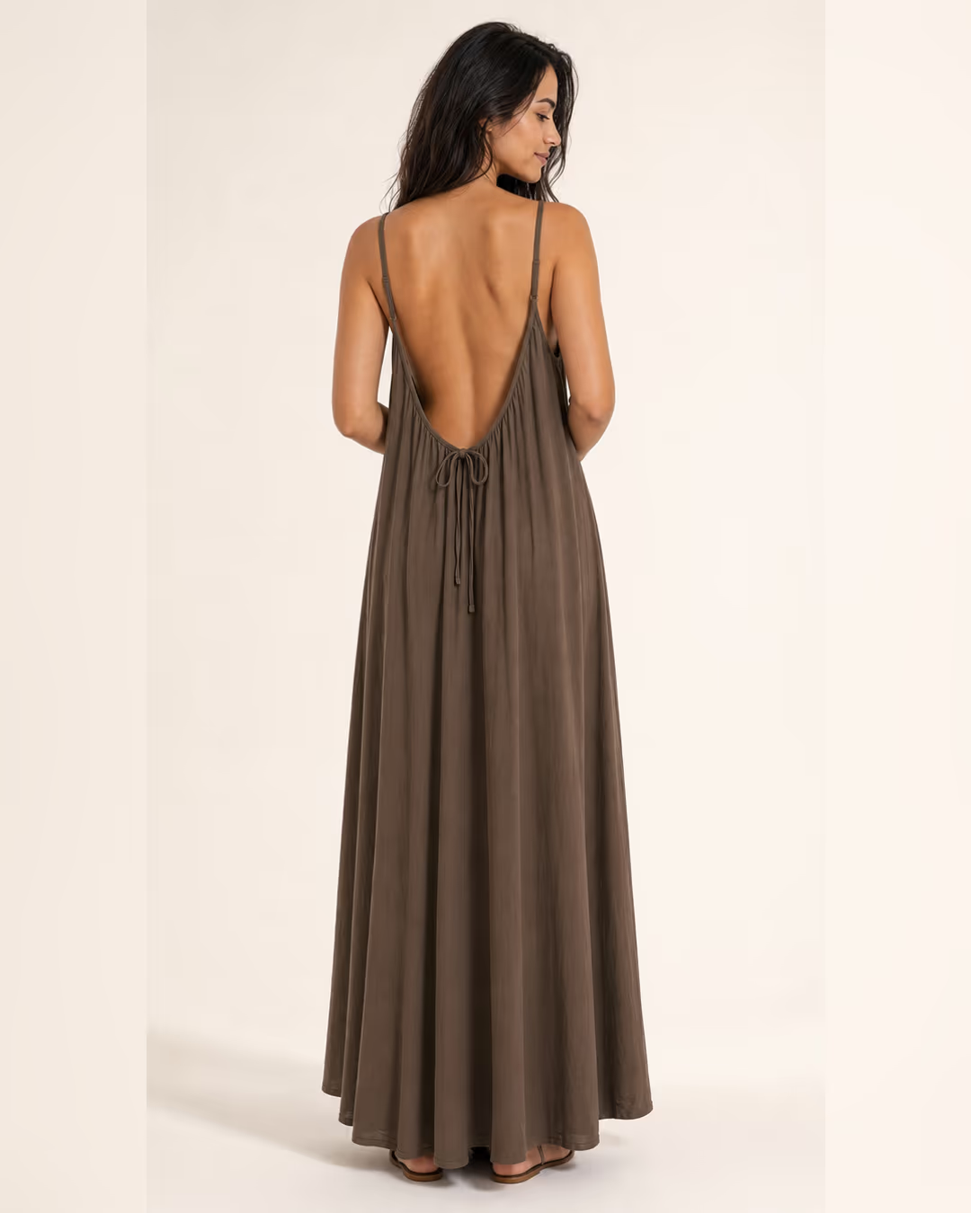 Vestido Sienna espalda al aire Marrón café versión larga, espalda con lazo ajustable