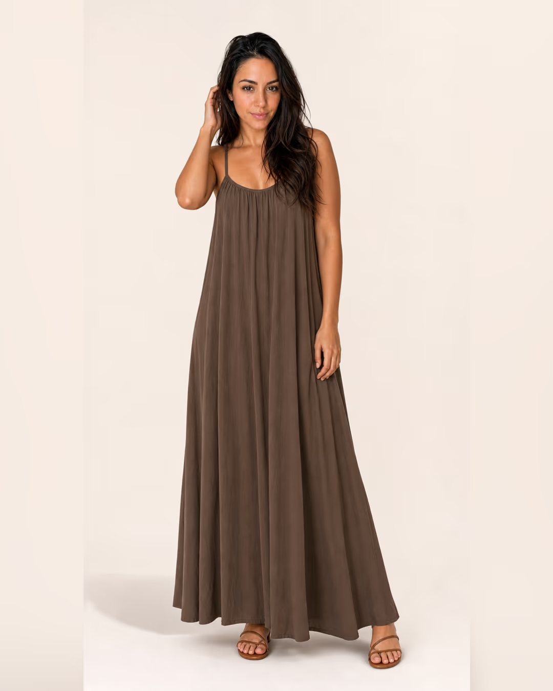Vestido Sienna espalda al aire Marrón café versión larga, vista frontal